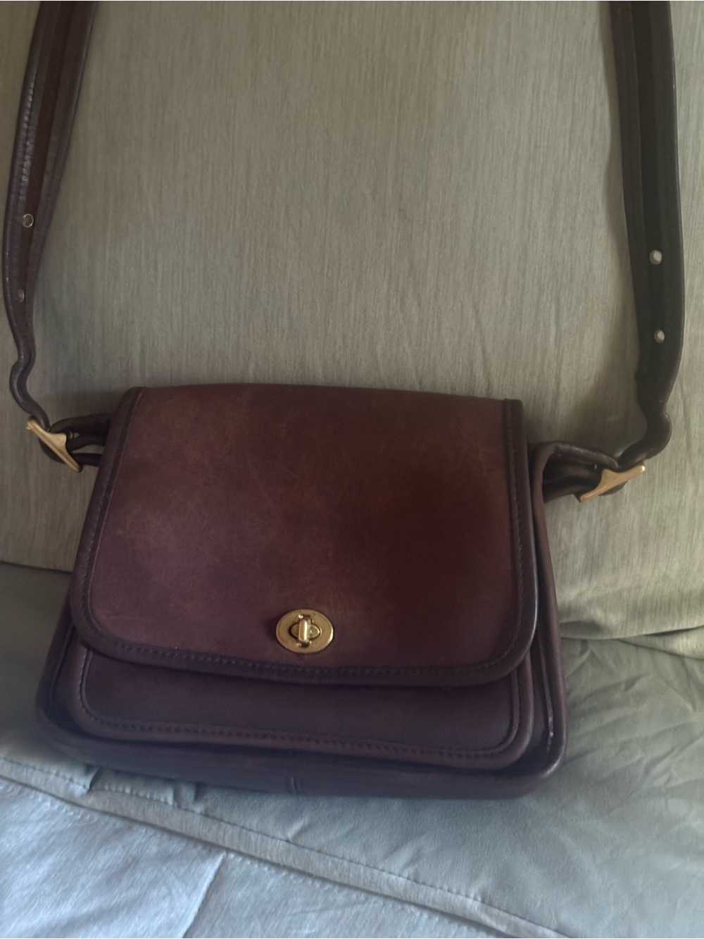 Classic Brown Leather Crossbody Shoulder Bag with Turn-Lock rambler 9061